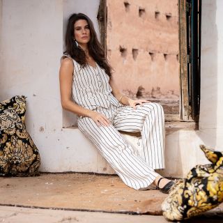 🕊️ Klid, elegance a přirozený šarm. Lehký pruhovaný komplet pro dny, kdy se chceš cítit volně, ale stylově. N A R I...