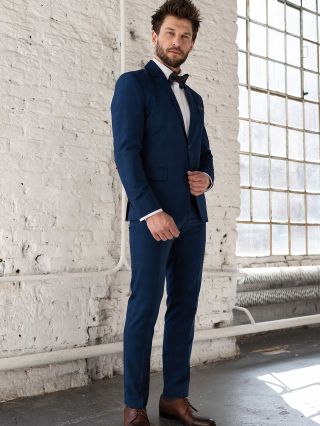 💎 Styl, který se hodí pro každou slavnostní chvíli 💎 Perfektně padnoucí tmavě modrý oblek se štíhlým střihem, doplněný...